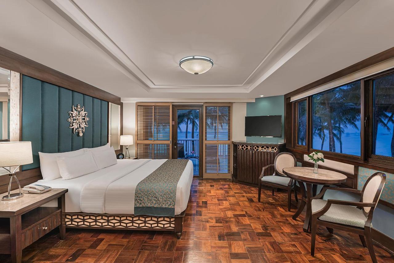 Henann Regency Resort And Spa Balabag  Exterior photo A room at the Manila Bay Sands