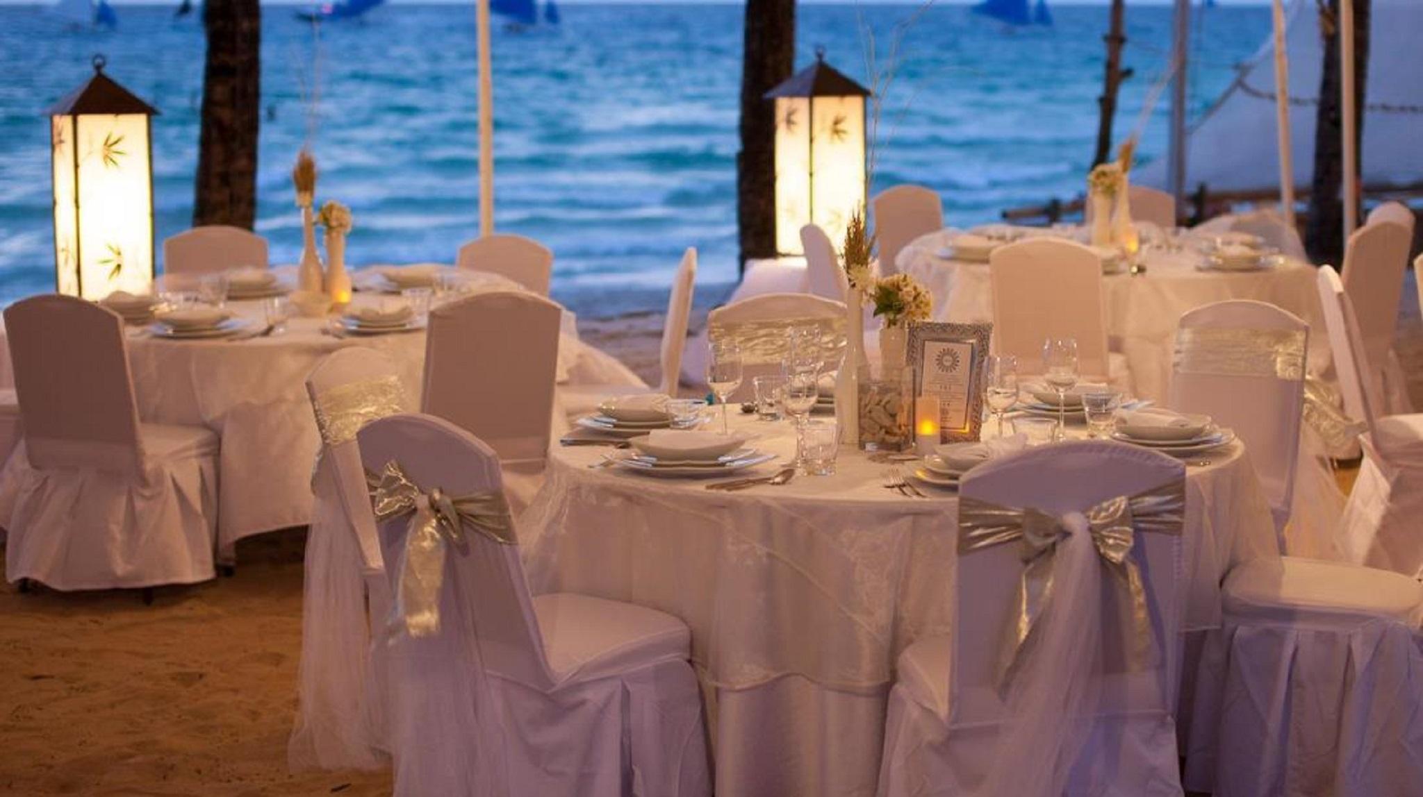 Henann Regency Resort And Spa Balabag  Exterior photo Wedding reception at the beach